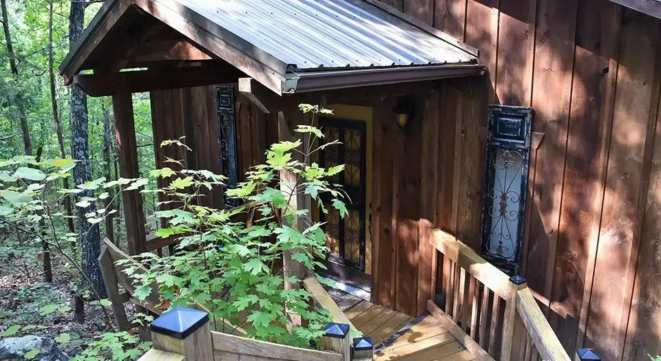 Stairs leading to the entrance to the cabin at Eureka Springs Riverview Oasis